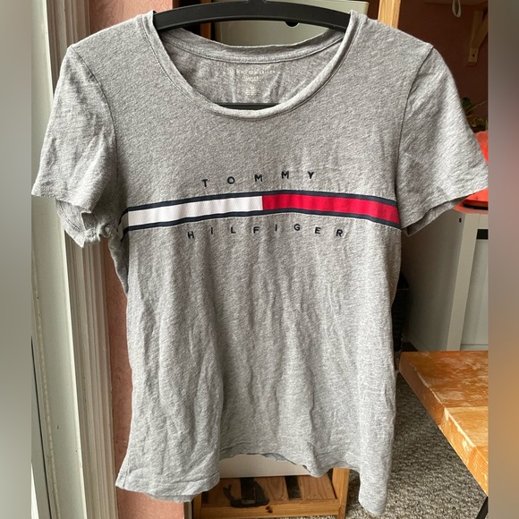 ⚡️2/$20 TOMMY HILFIGER Womens branded short sleeve t-shirt - Picture 2 of 5